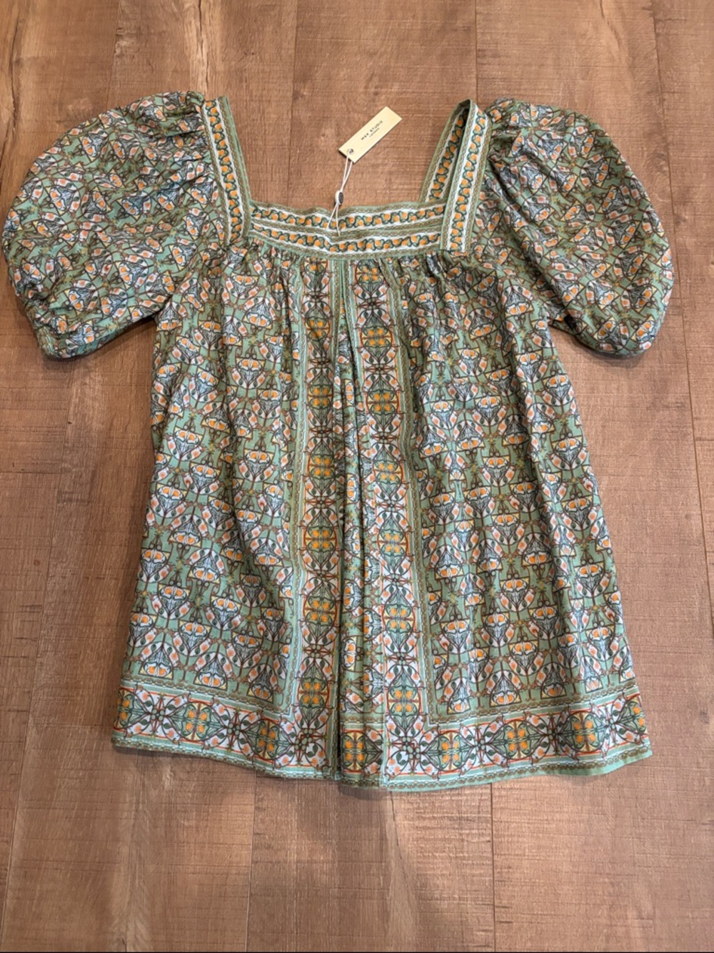 NWT resort cottage puff sleeve blouse top